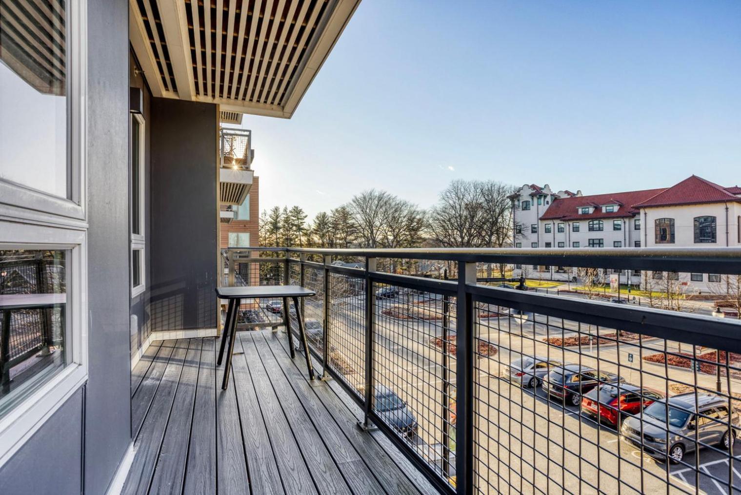 Brighton 2br W Gym Nr Line Dining Bos-982 Apartment