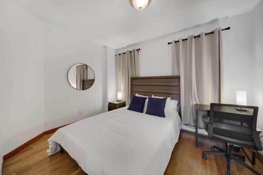 Furnished 3-bed 1-bath Private Apt In South End Holiday home *