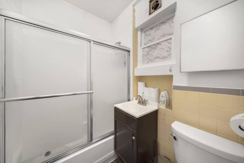 Furnished 3-bed 1-bath Private Apt In South End Holiday home