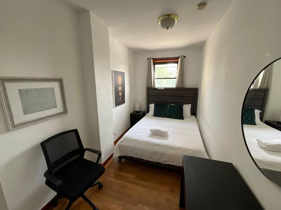Holiday home Furnished 3-bed 1-bath Private Apt In South End
