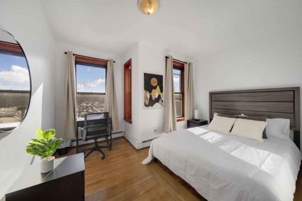 Furnished 3-bed 1-bath Private Apt In South End Holiday home *