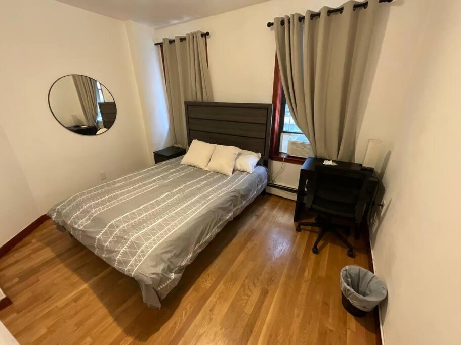 Holiday home Furnished 3-bed 1-bath Private Apt In South End