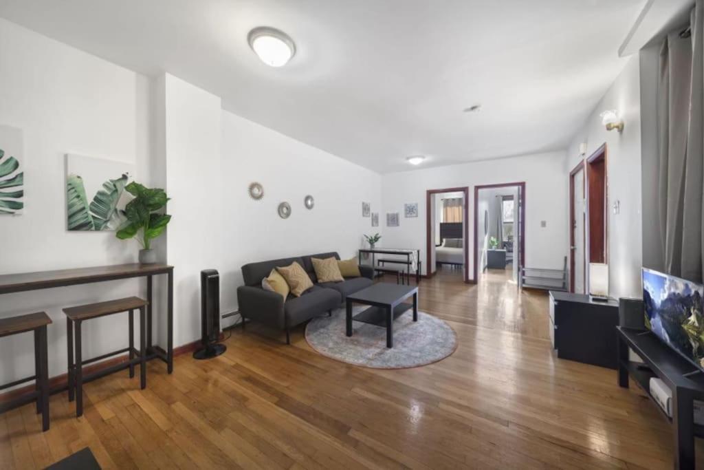 Holiday home Furnished 3-bed 1-bath Private Apt In South End *