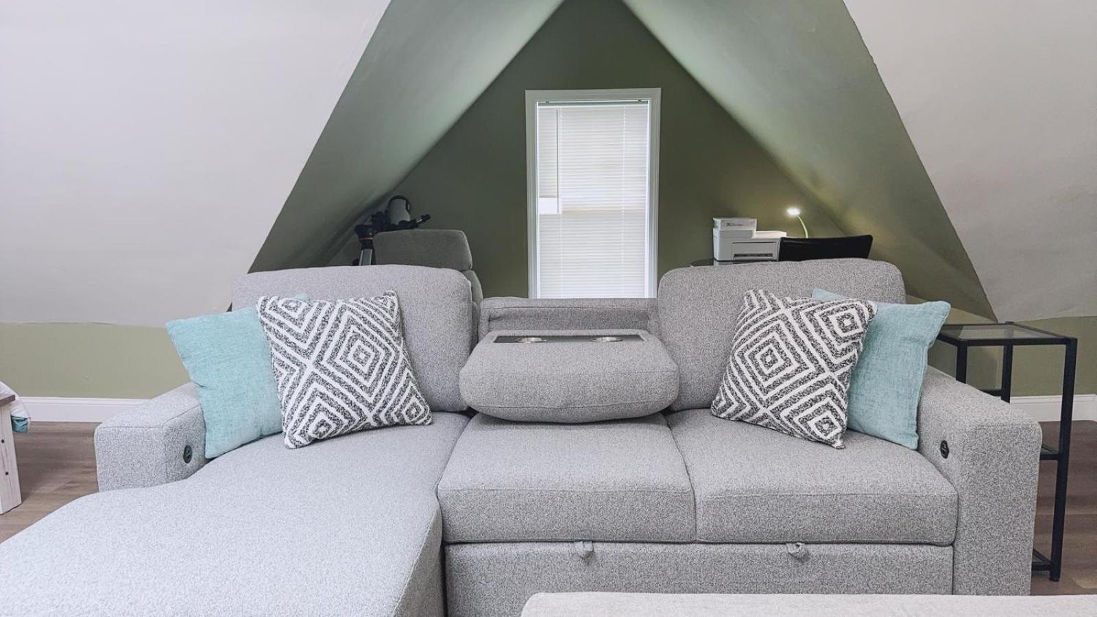 Large Open Concept In Zoo Franklin Park Near Boston