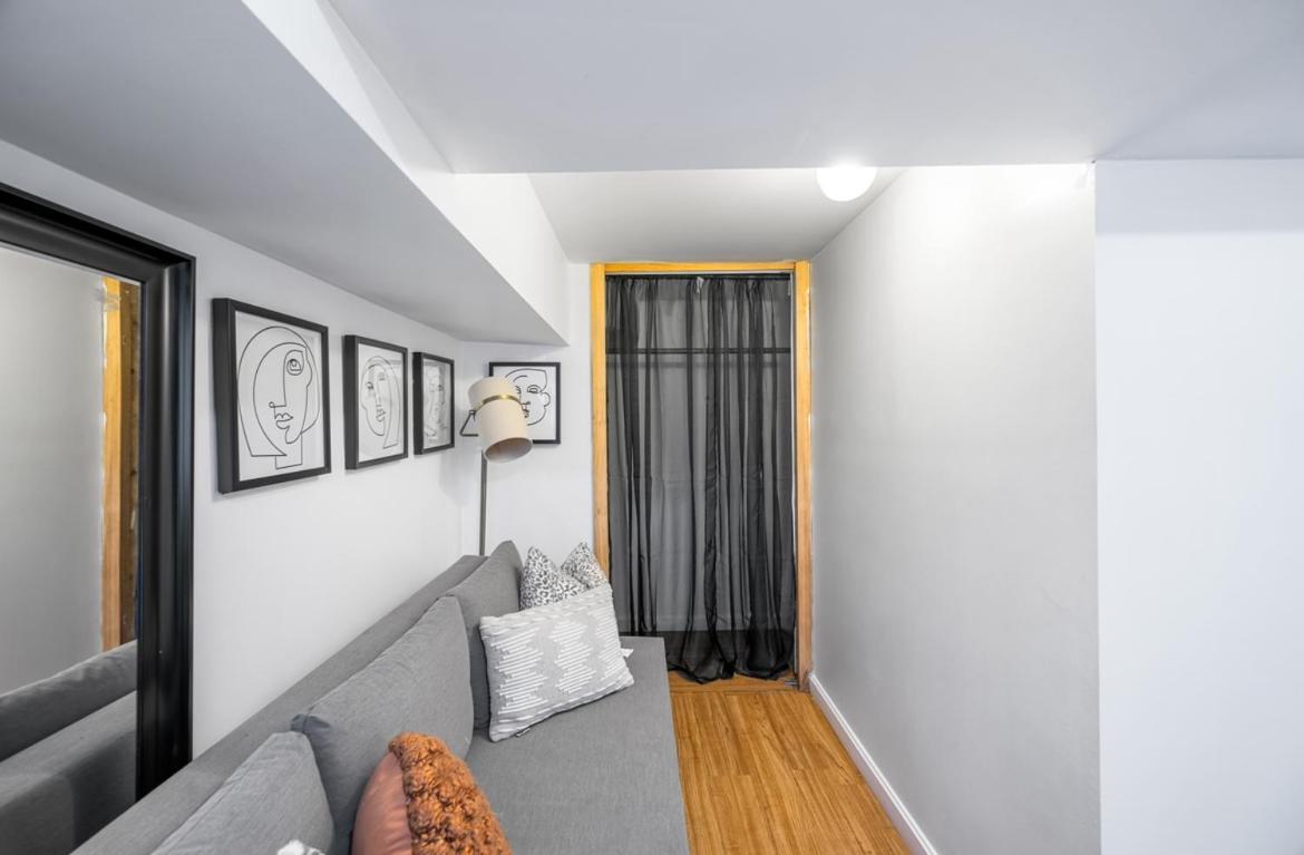 Modern 2 Bed Apt Mins To Fenway 5 Min To Train Apartment Boston