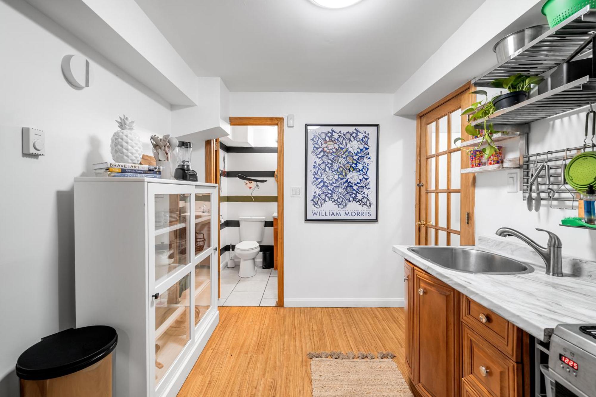 Modern 2 Bed Apt Mins To Fenway 5 Min To Train Apartment Boston