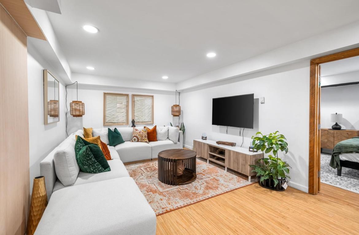 Modern 2 Bed Apt Mins To Fenway 5 Min To Train Apartment