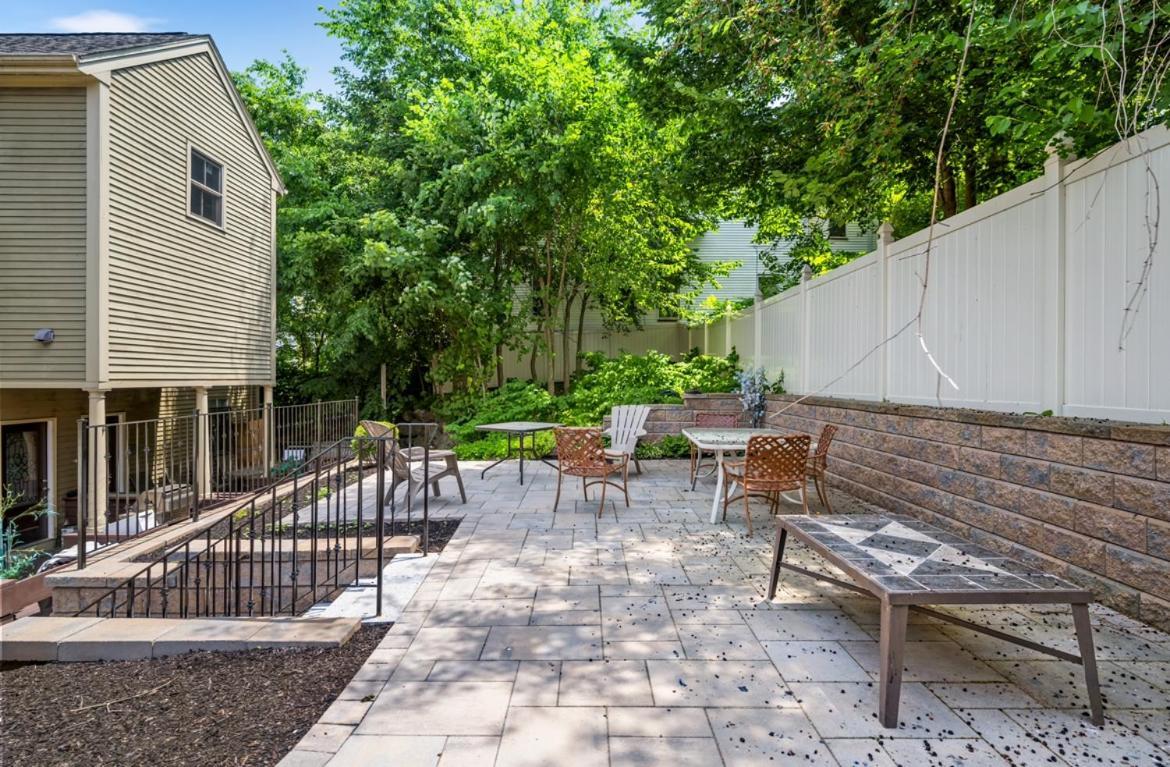 Modern 2 Bed Apt Mins To Fenway 5 Min To Train Apartment Boston