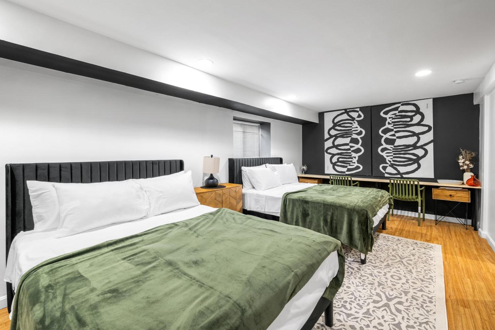 Modern 2 Bed Apt Mins To Fenway 5 Min To Train