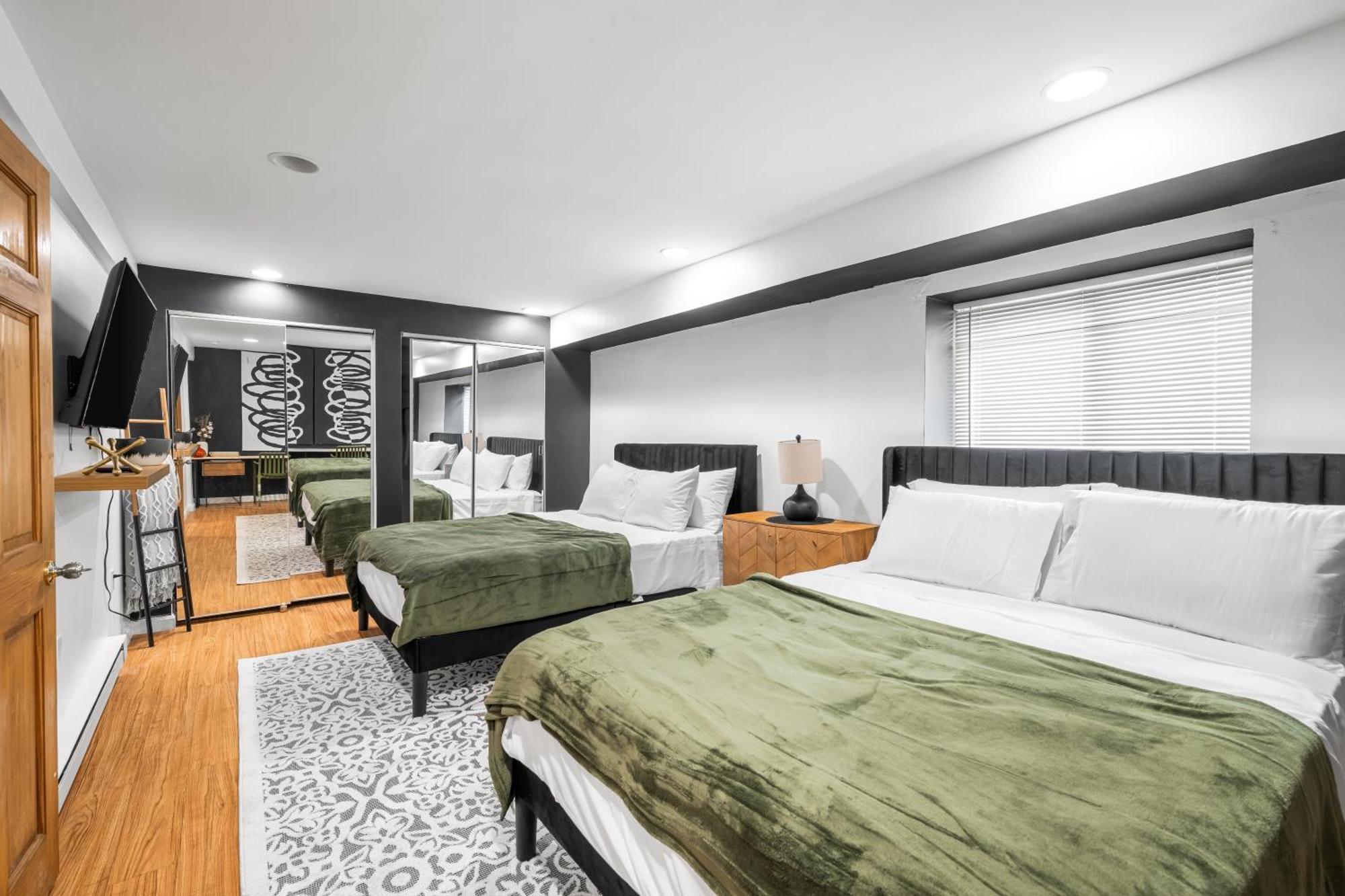 Modern 2 Bed Apt Mins To Fenway 5 Min To Train