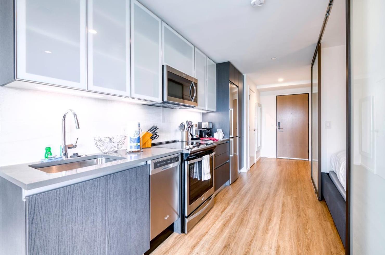 Luxury With Gym And Rooftop - 345-1271