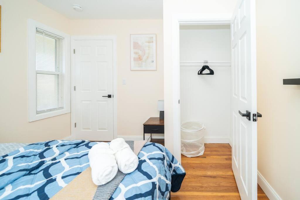 Tranquil 3Br Boston Apt W Balcony, Parking, Bathtub Near Franklin Park Zoo 303 Boston