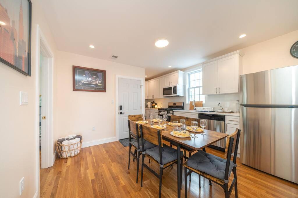 Tranquil 3Br Boston Apt W Balcony, Parking, Bathtub Near Franklin Park Zoo 303 Apartment *