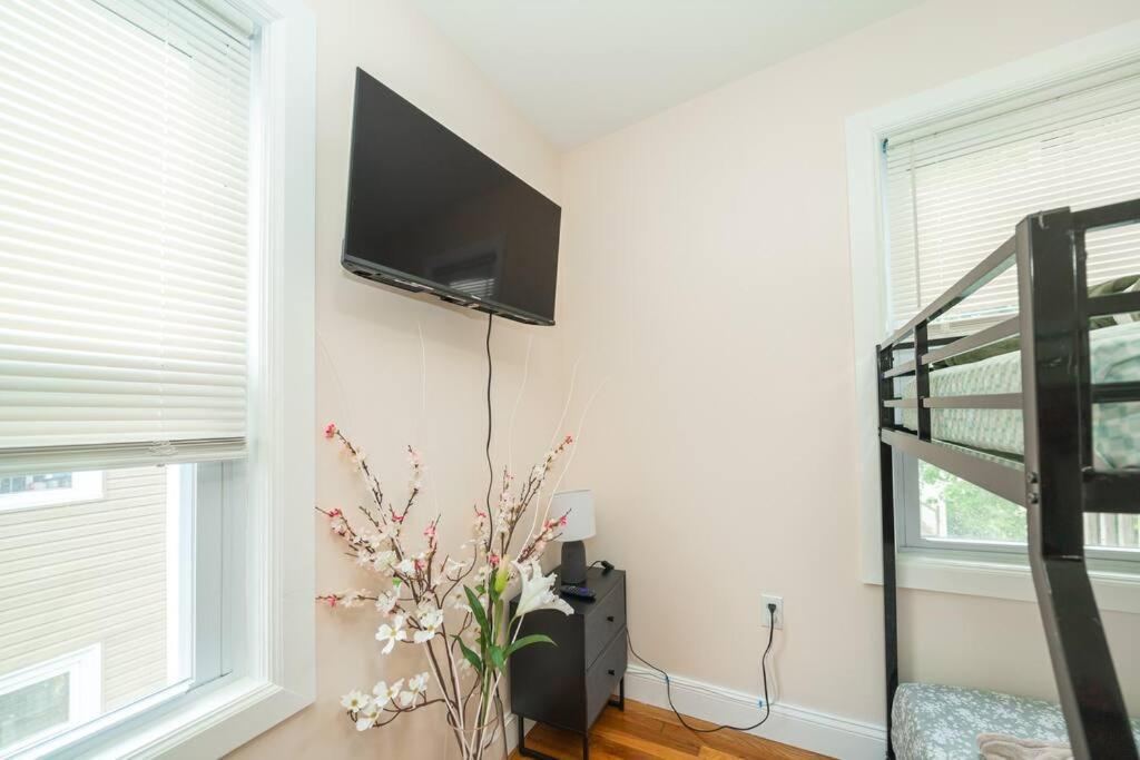 Tranquil 3Br Boston Apt W Balcony, Parking, Bathtub Near Franklin Park Zoo 303