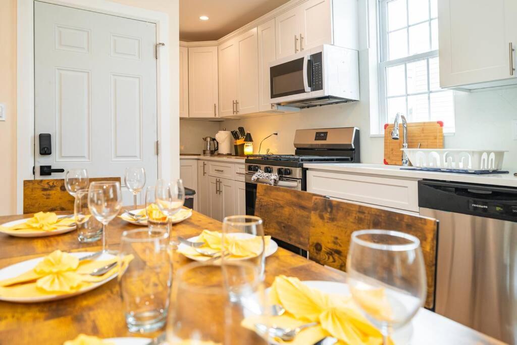 Tranquil 3Br Boston Apt W Balcony, Parking, Bathtub Near Franklin Park Zoo 303 Boston