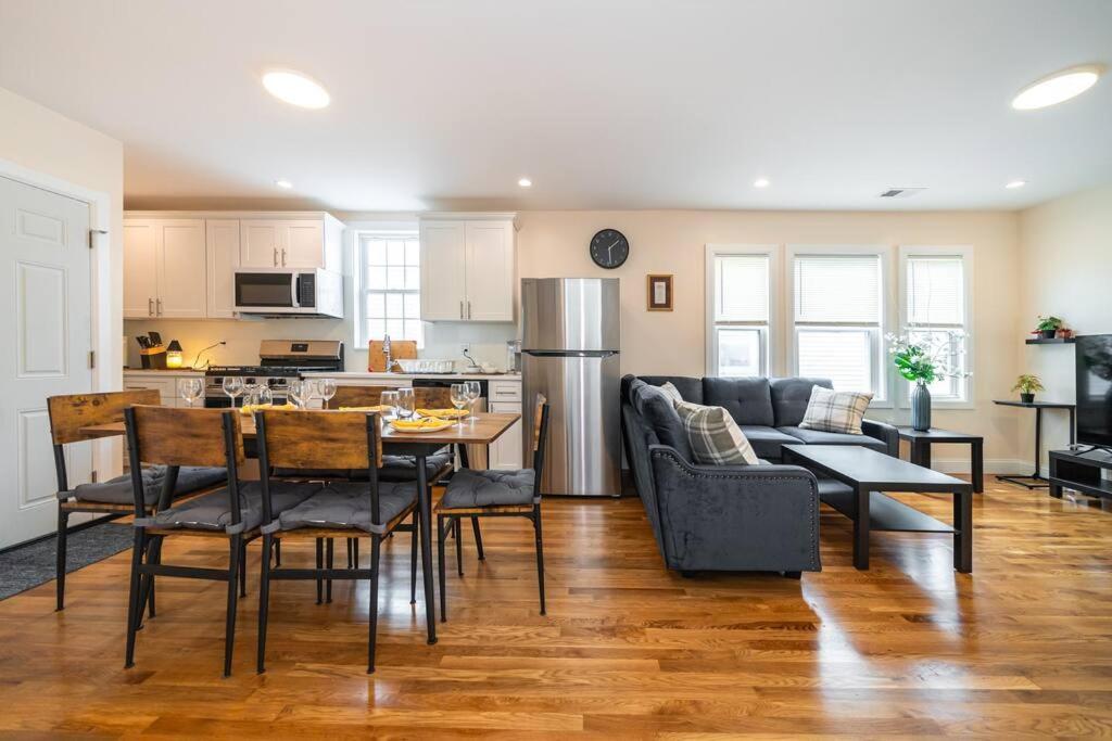 Tranquil 3Br Boston Apt W Balcony, Parking, Bathtub Near Franklin Park Zoo 303 Apartment Boston