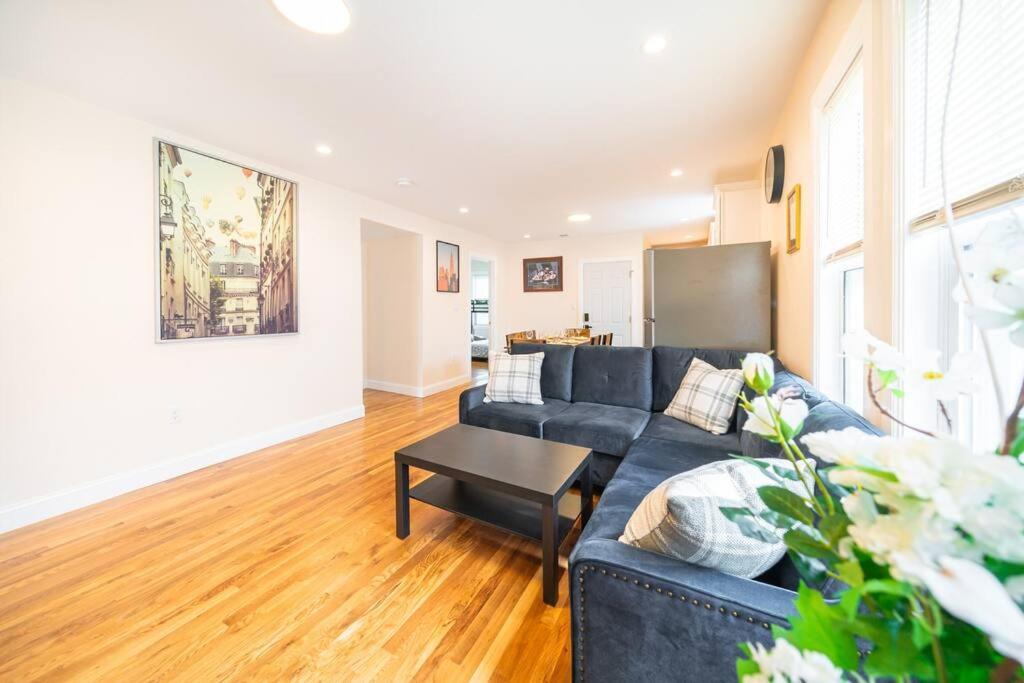 Tranquil 3Br Boston Apt W Balcony, Parking, Bathtub Near Franklin Park Zoo 303 Apartment Boston