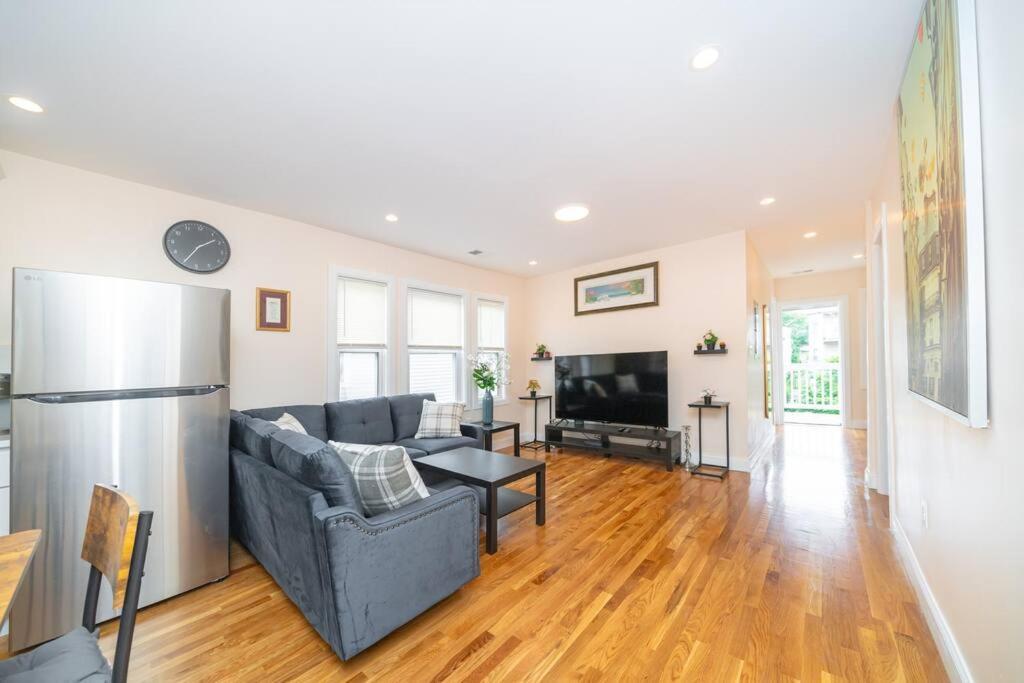 Tranquil 3Br Boston Apt W Balcony, Parking, Bathtub Near Franklin Park Zoo 303 * Boston