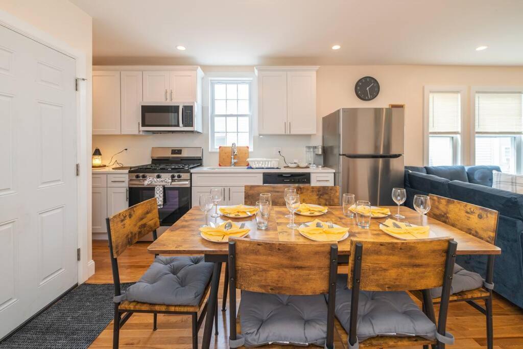 Apartment Tranquil 3Br Boston Apt W Balcony, Parking, Bathtub Near Franklin Park Zoo 303