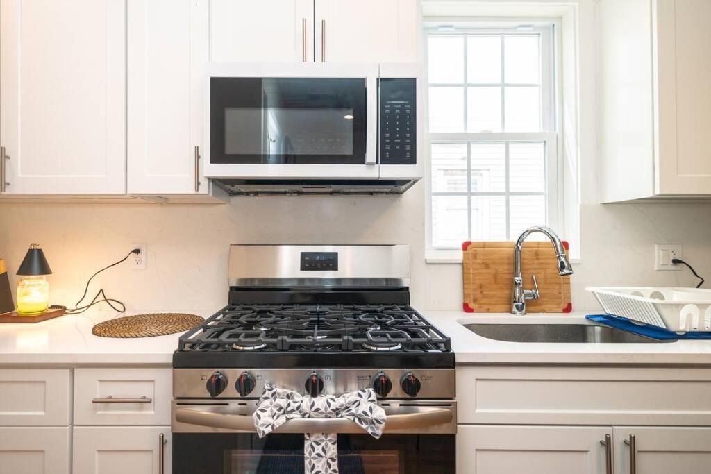 Apartment Tranquil 3Br Boston Apt W Balcony, Parking, Bathtub Near Franklin Park Zoo 303