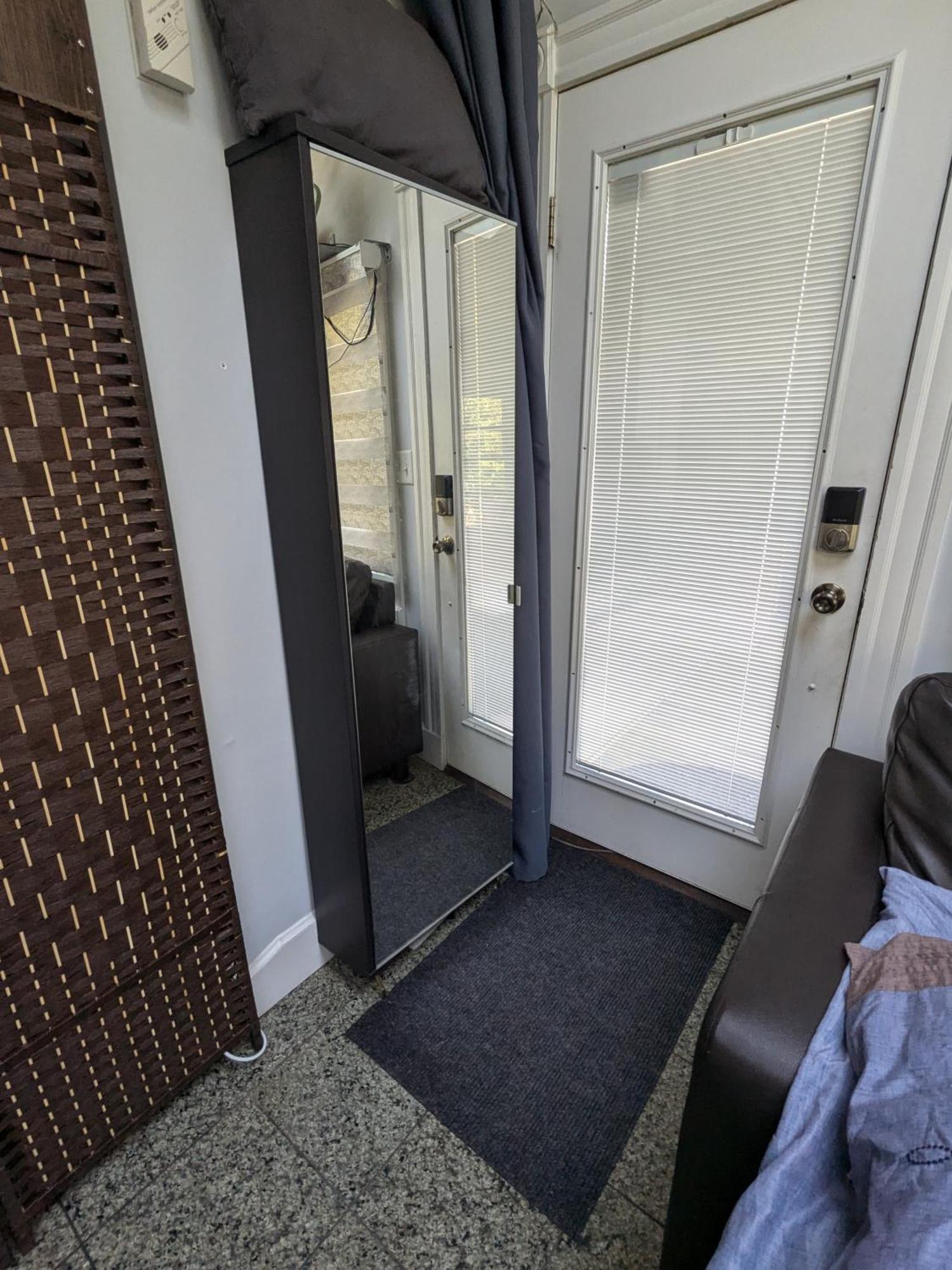 Large W/ Private Bath,great Location *