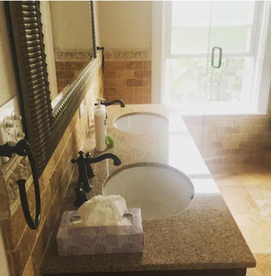 Large W/ Private Bath,great Location Homestay *