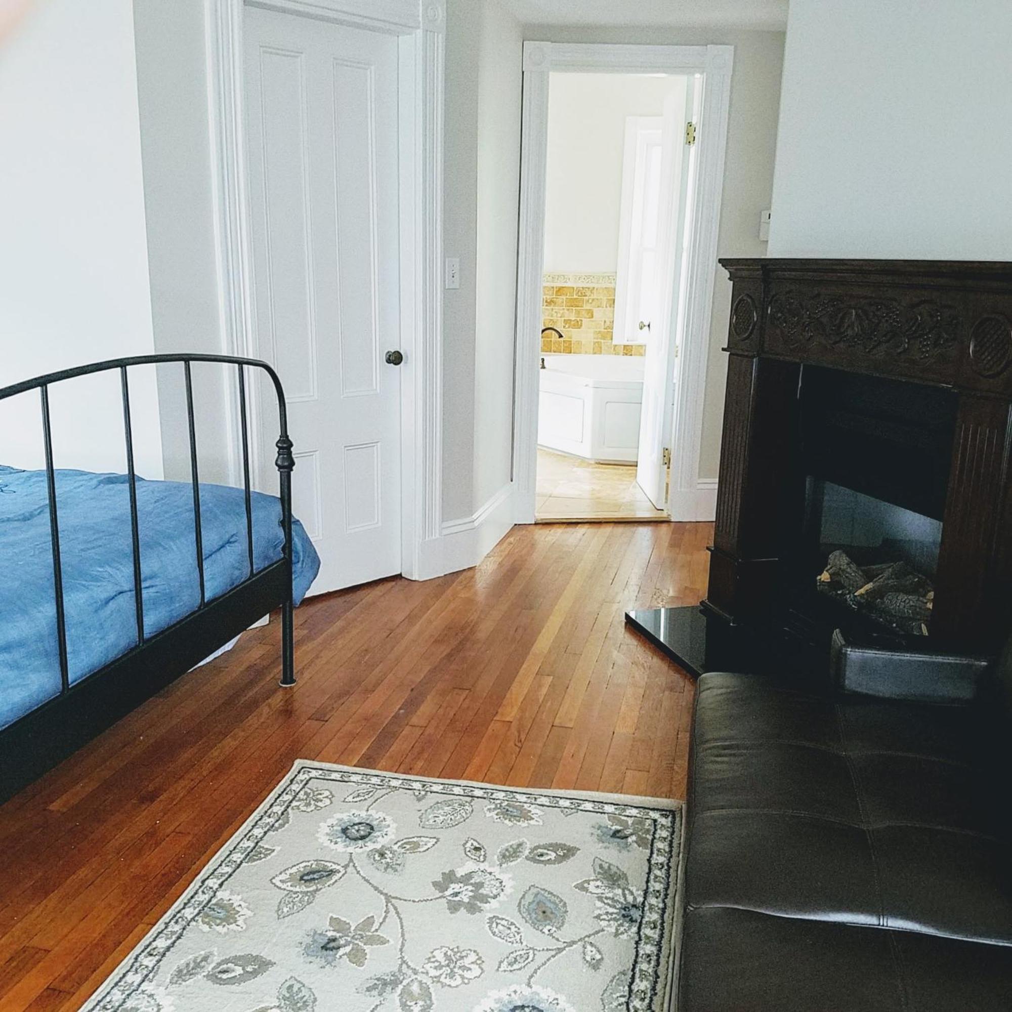 Large W/ Private Bath,great Location Homestay *