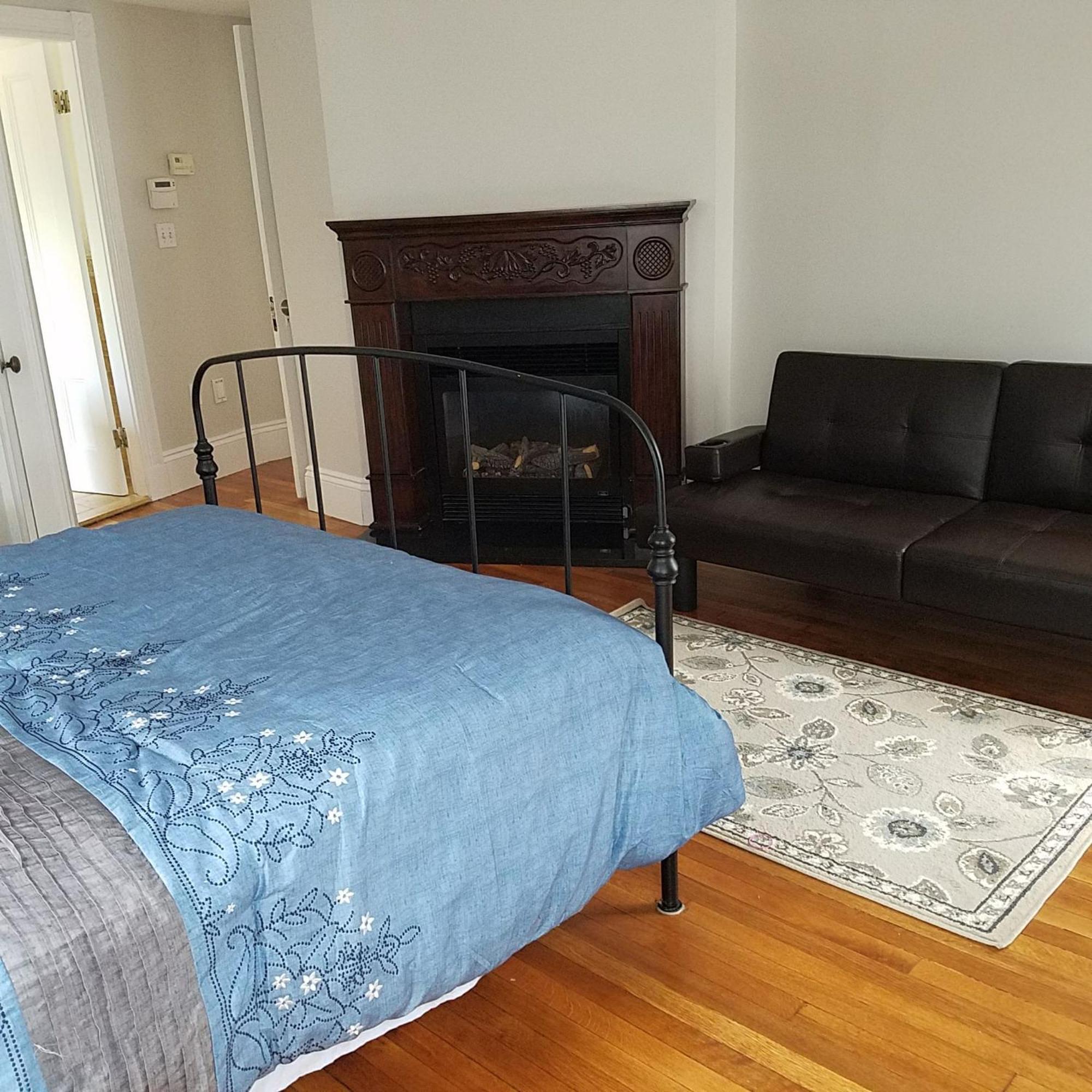 Large W/ Private Bath,great Location Homestay *