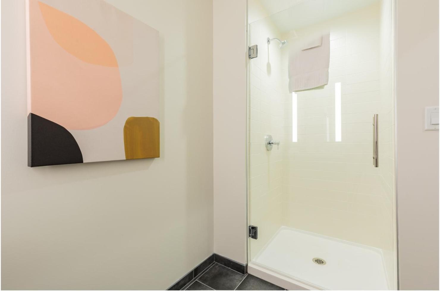 Chic Seaport With Pool * Boston