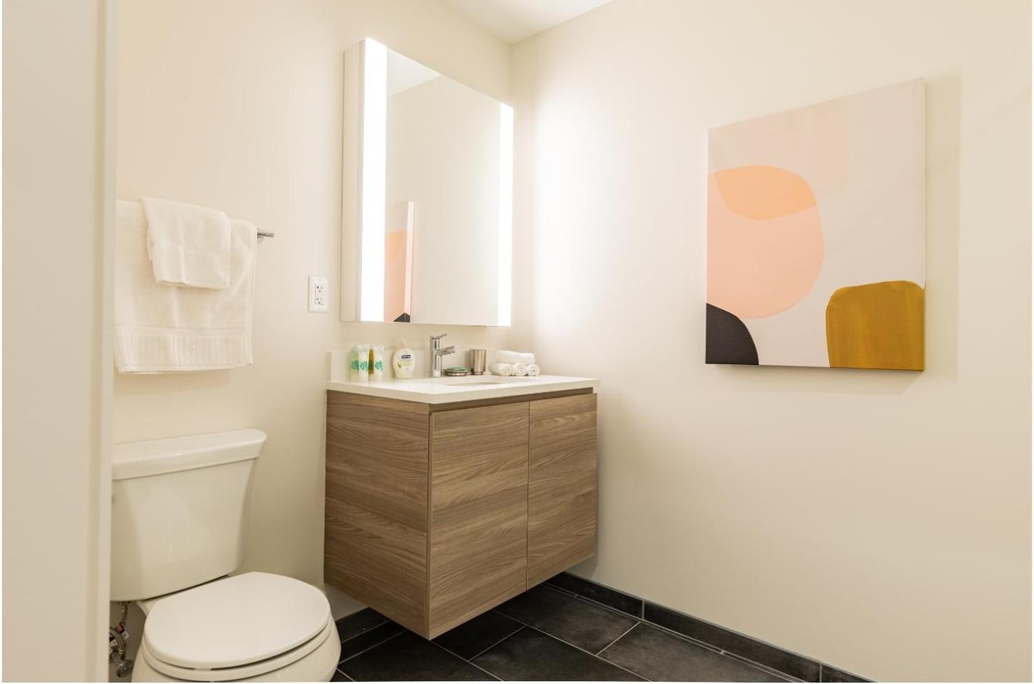 Chic Seaport With Pool Apartment