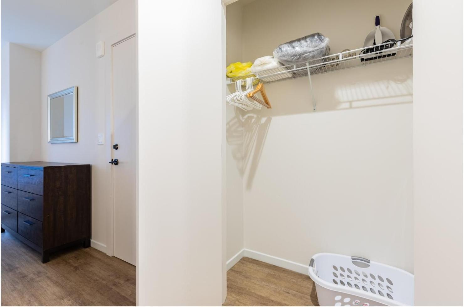 Chic Seaport With Pool Apartment