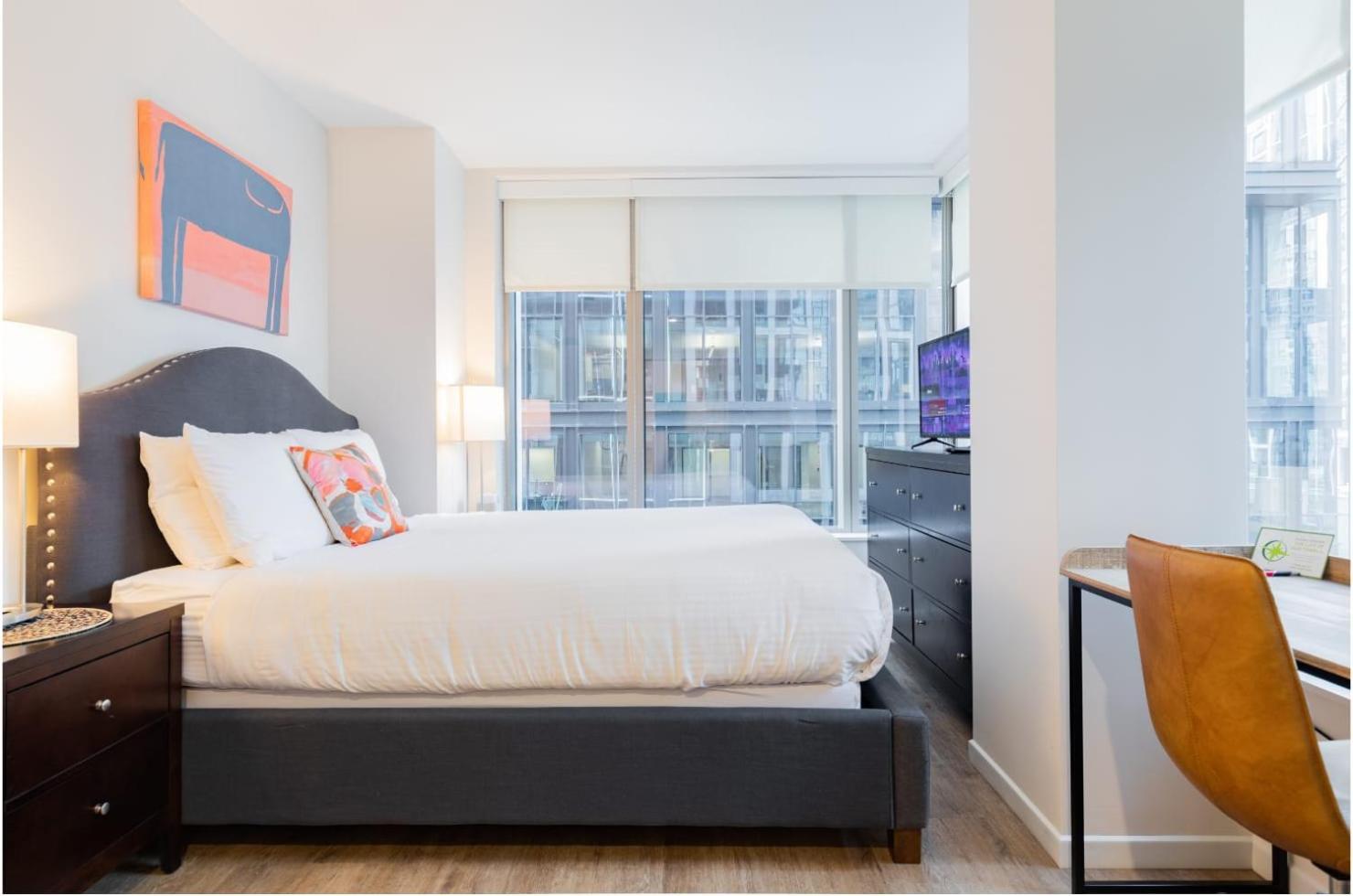 Chic Seaport With Pool Apartment *