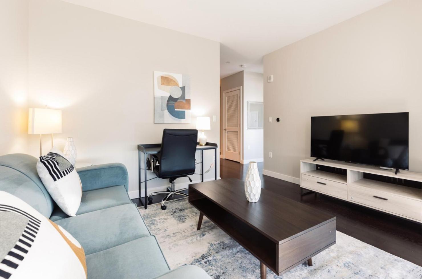 Bright & Modern Downtown Seaport Apartment