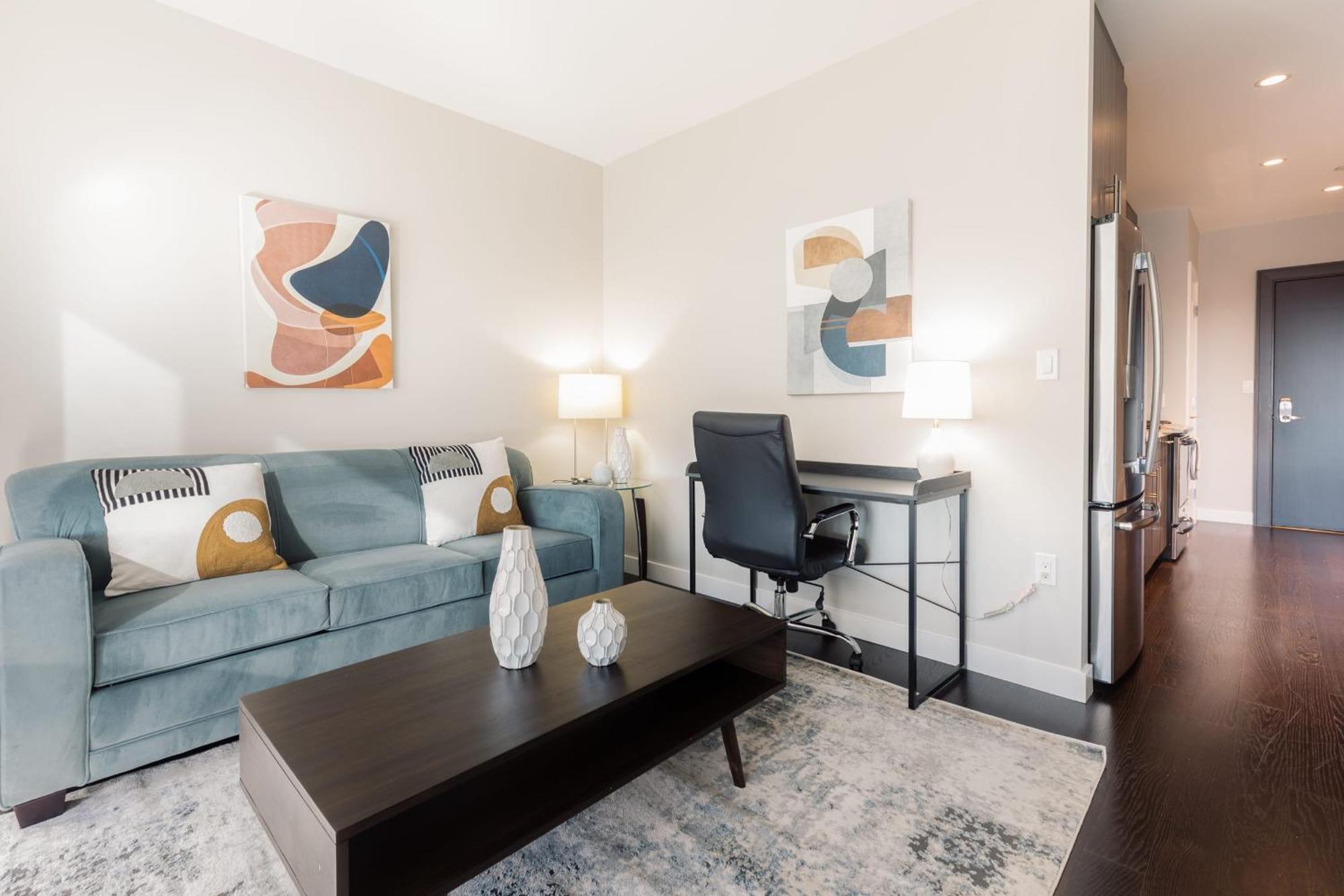 Bright & Modern Downtown Seaport Apartment *