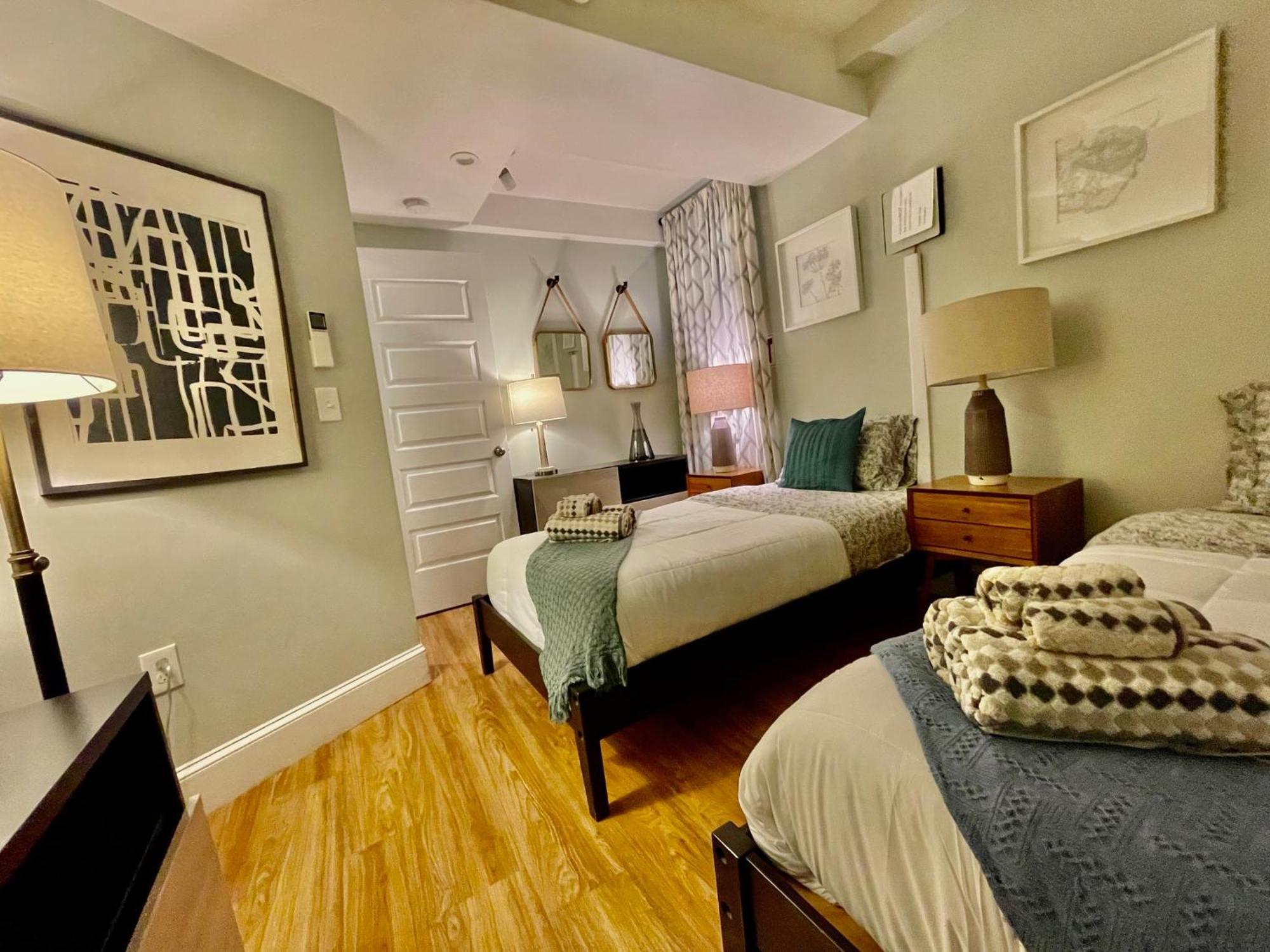 Beautiful 3br 3ba Duplex Parking Location Apartamento *