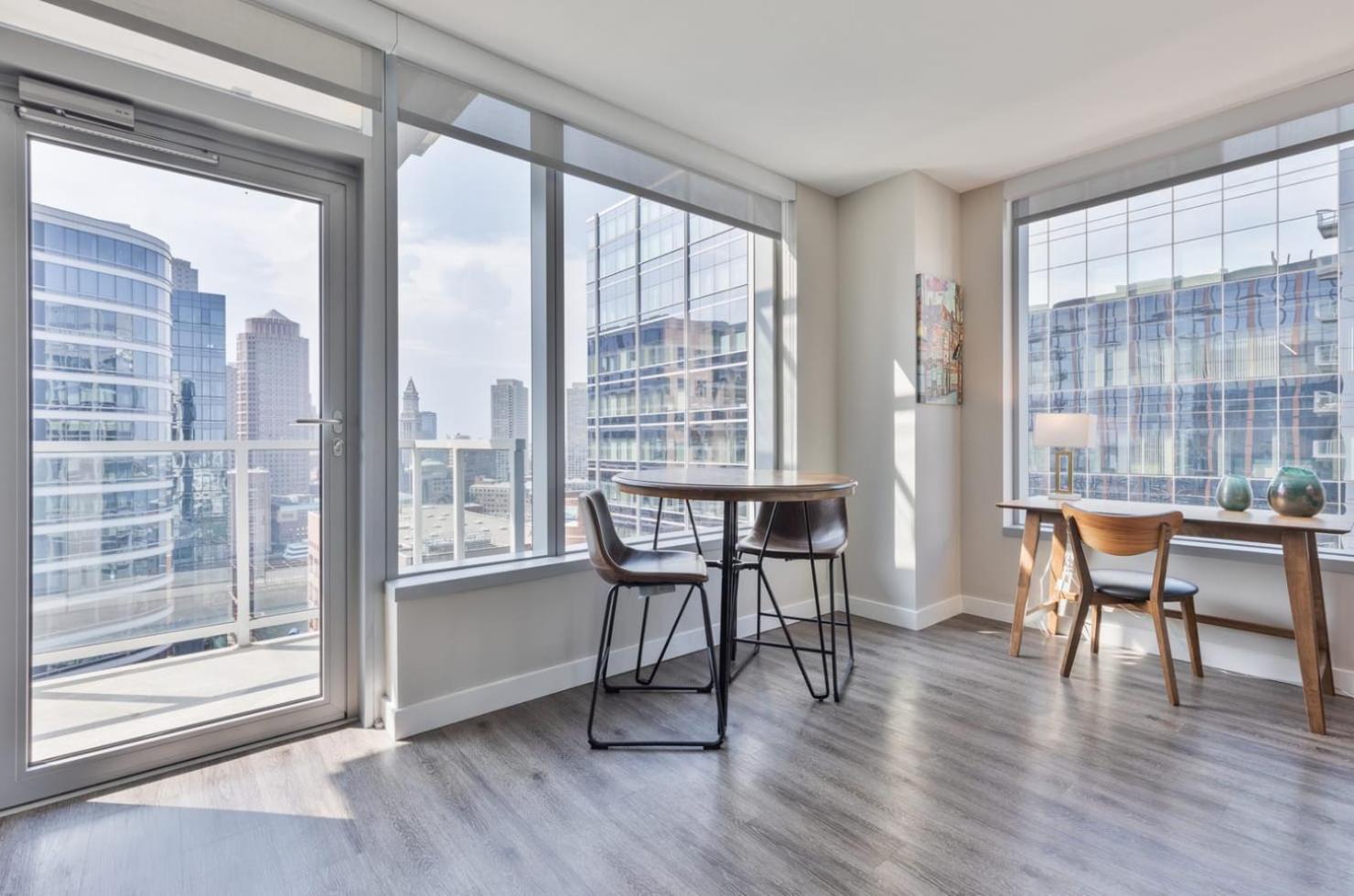 Luxury With Balcony In Seaport Boston