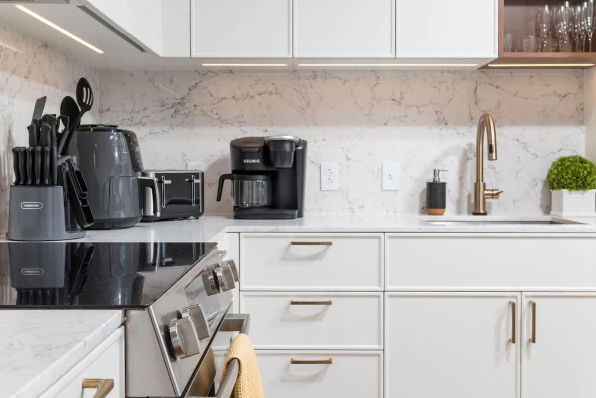 Back-bay Penthouse Downtown & Parking & Gym Apartment *