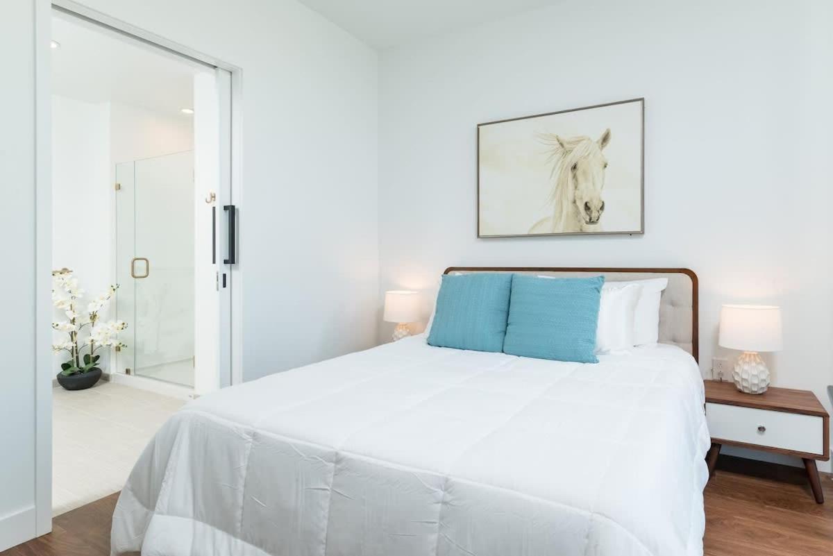 Back-bay Penthouse Downtown & Parking & Gym Apartment *