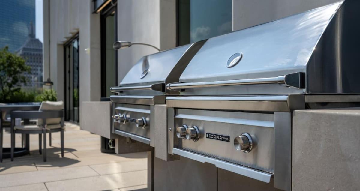 Back-bay Penthouse Downtown & Parking & Gym *