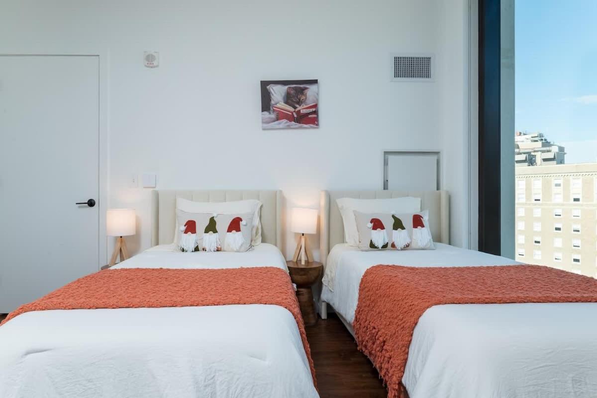 Back-bay Penthouse Downtown & Parking & Gym Apartment