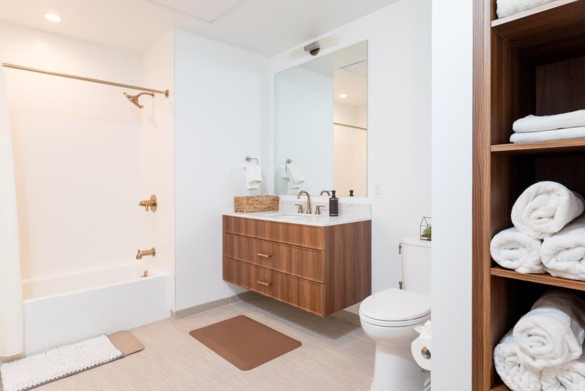 Back-bay Penthouse Downtown & Parking & Gym *