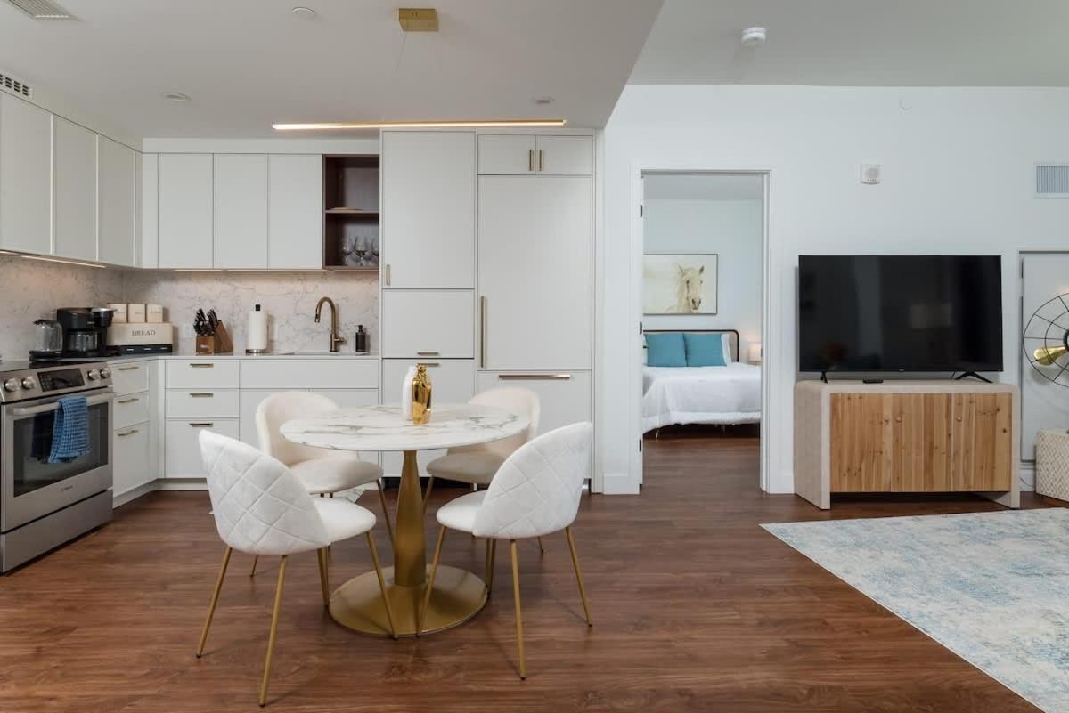 Apartment Back-bay Penthouse Downtown & Parking & Gym *