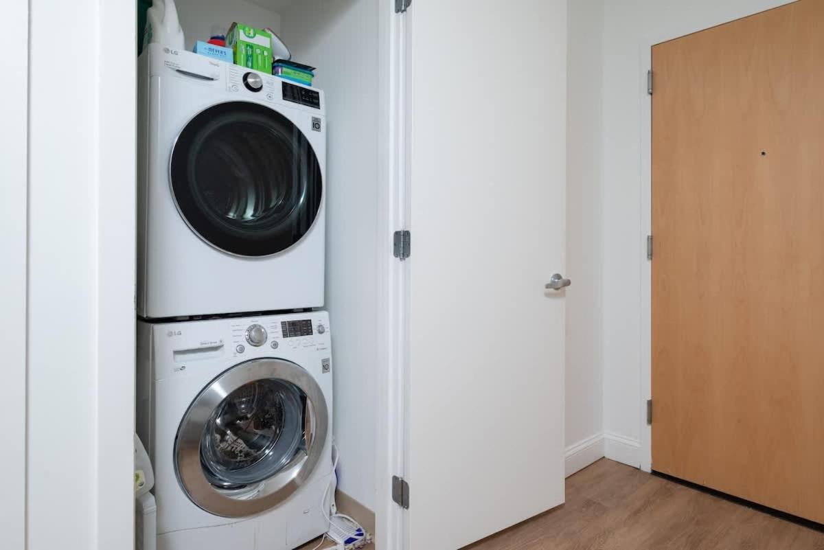 Upscale Penthouse W Gym & Parking Near Mgh & Tufts *