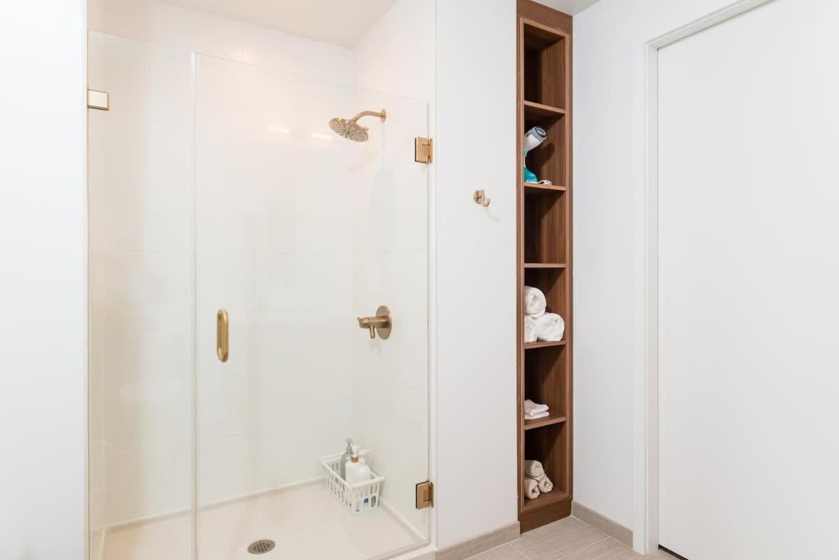 Back-bay Penthouse Downtown & Parking & Gym Apartment