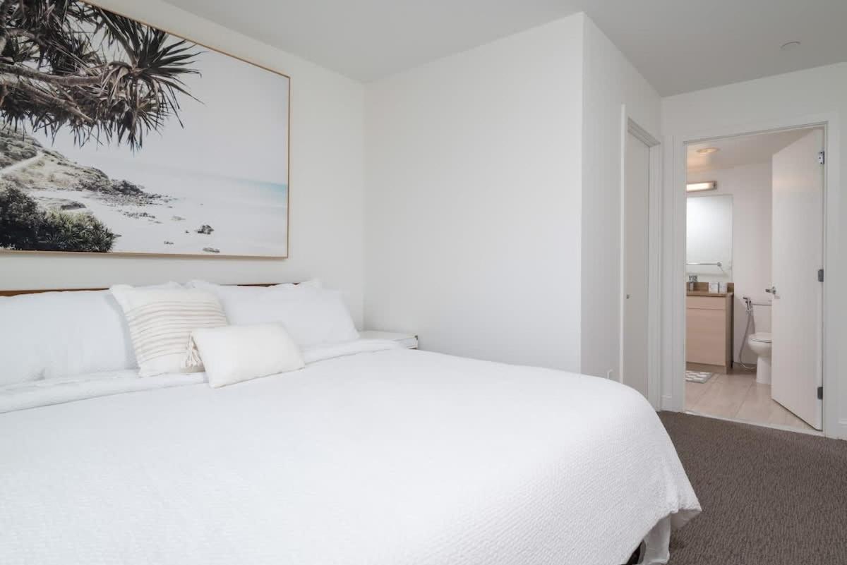 Upscale Penthouse W Gym & Parking Near Mgh & Tufts Boston