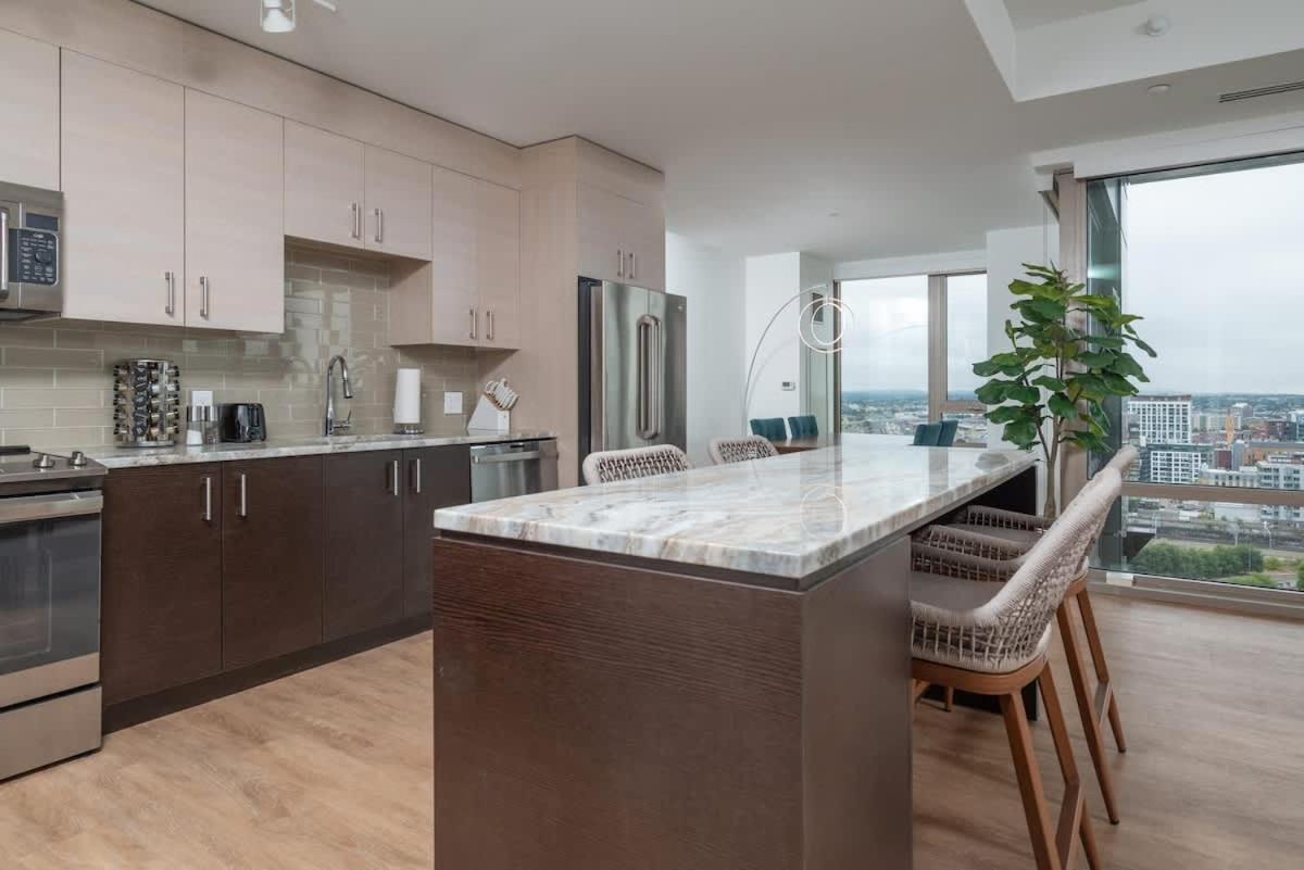 Upscale Penthouse W Gym & Parking Near Mgh & Tufts Holiday home Boston