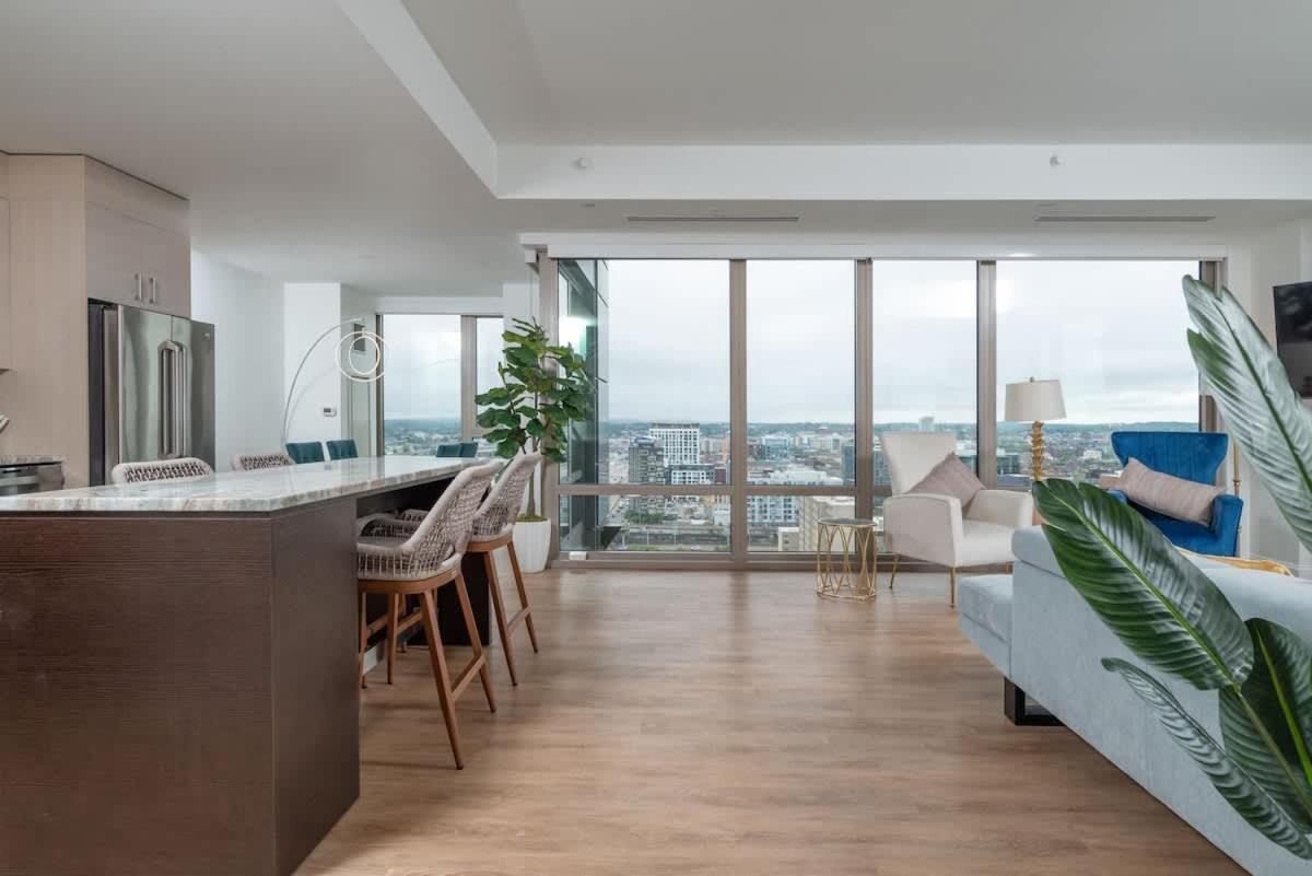 Upscale Penthouse W Gym & Parking Near Mgh & Tufts Holiday home