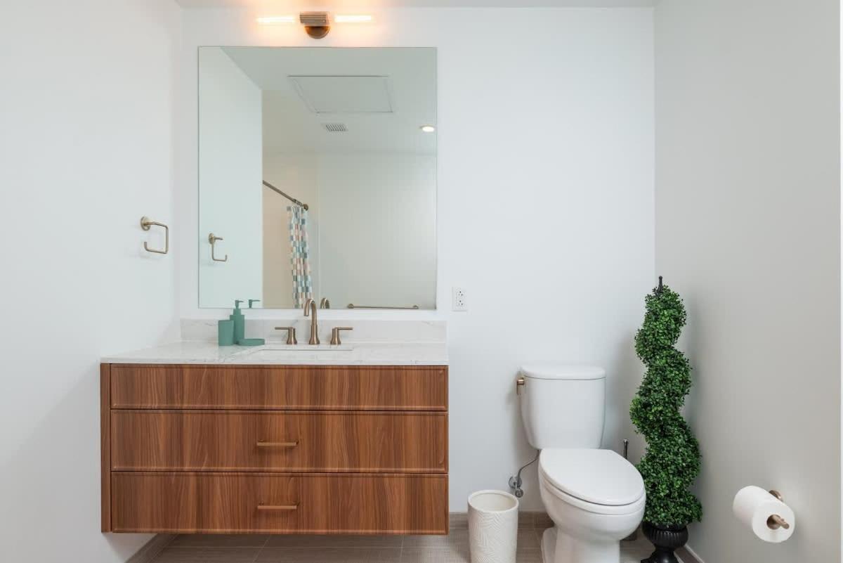 Back-bay 2br Penthouse W Roof And Gym Apartment *