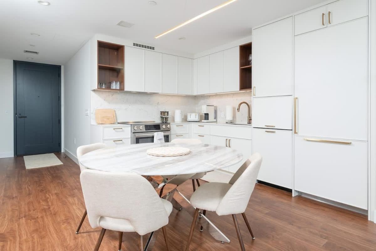 Apartment Back-bay 2br Penthouse W Roof And Gym *