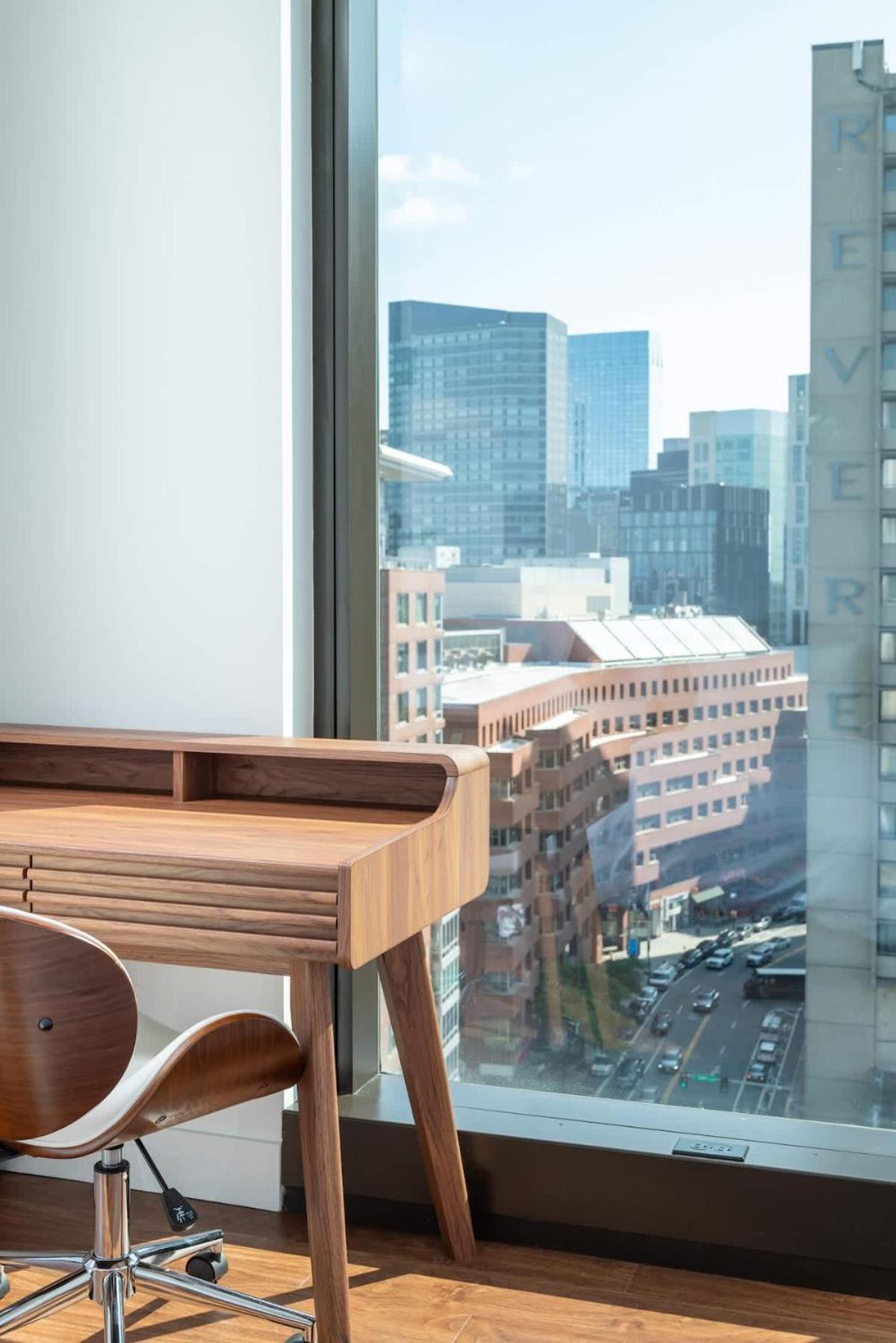 Back-bay 2br Penthouse W Roof And Gym Apartment